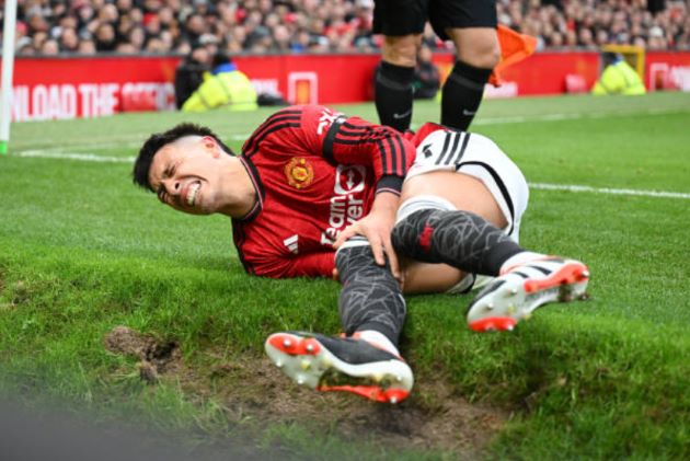 Hàng thủ Man United liên tục bị tàn phá bởi chấn thương.